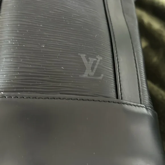LOUIS VUITTON Randonnee Shoulder Bag 🖤🖤AR0948 EUC 🖤🖤